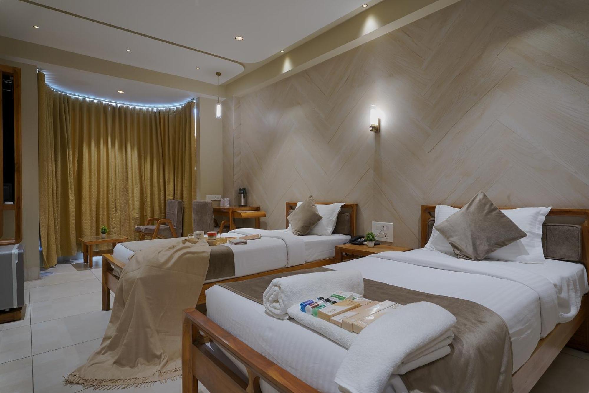 Artilla Inn Ahmedabad Exterior photo