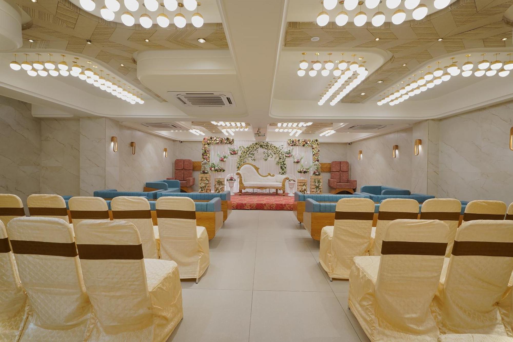 Artilla Inn Ahmedabad Exterior photo