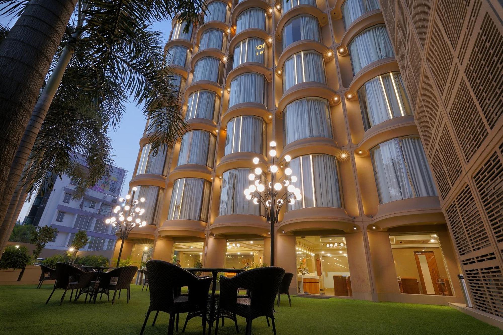Artilla Inn Ahmedabad Exterior photo