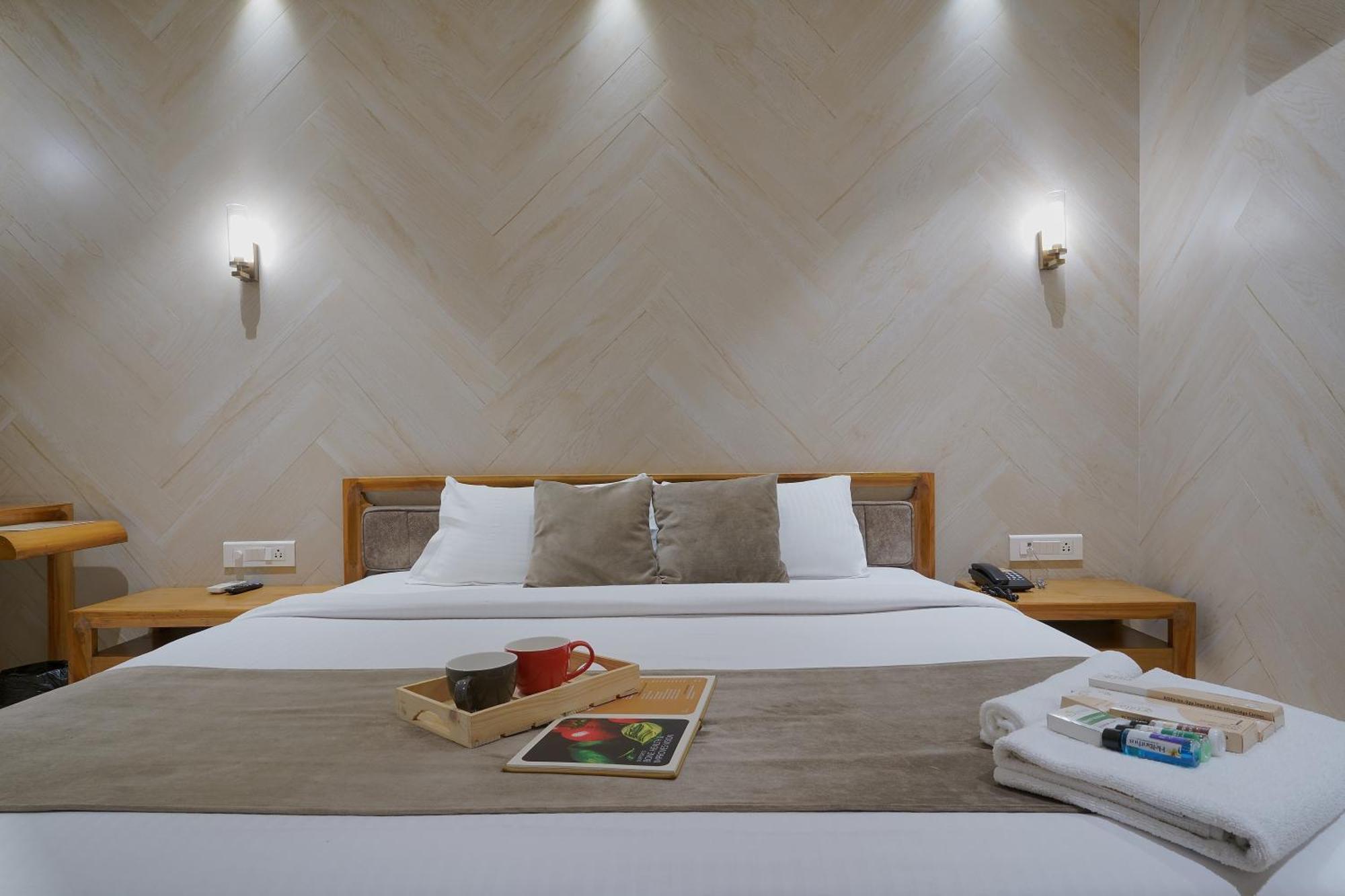 Artilla Inn Ahmedabad Exterior photo