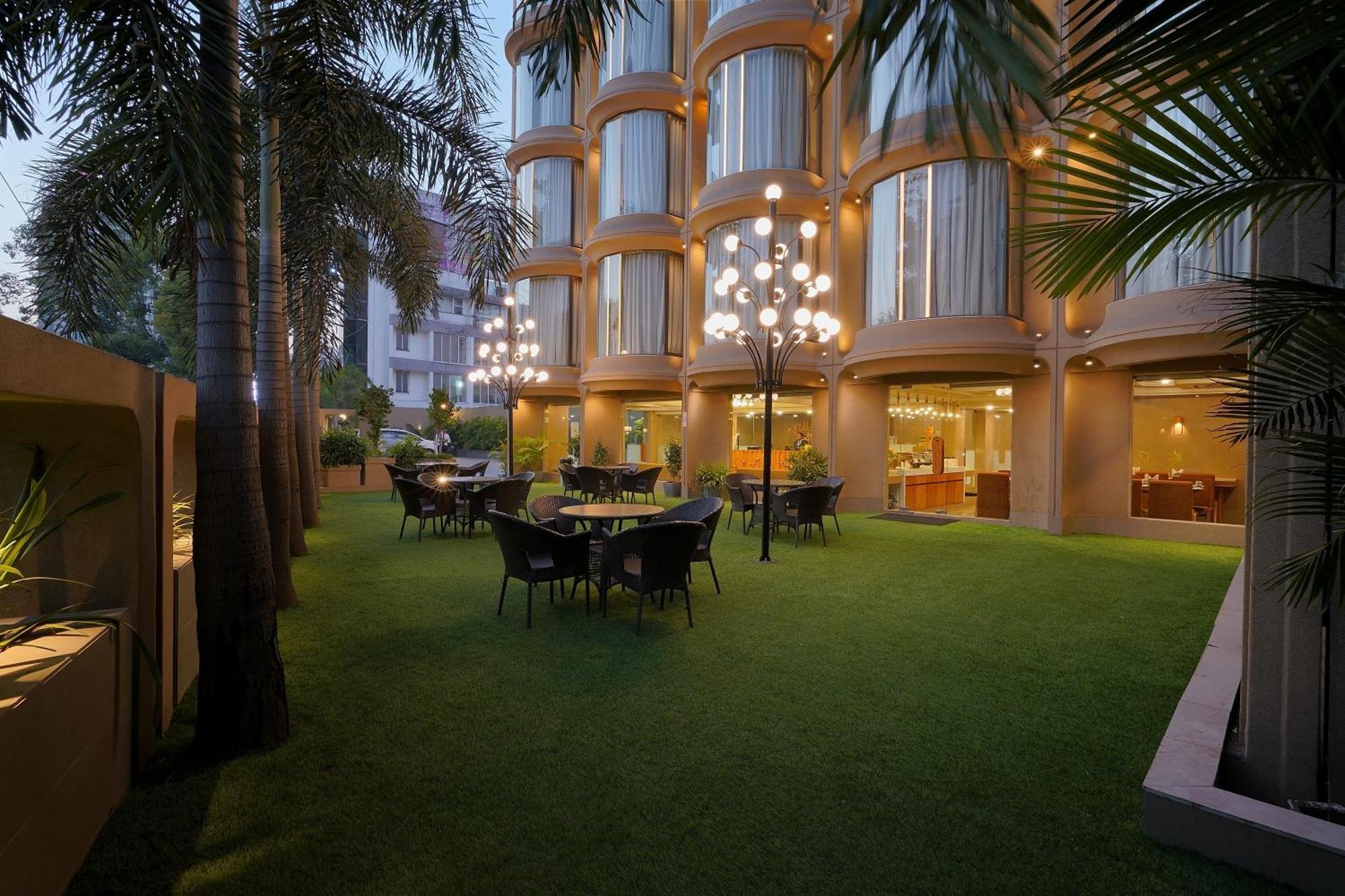 Artilla Inn Ahmedabad Exterior photo