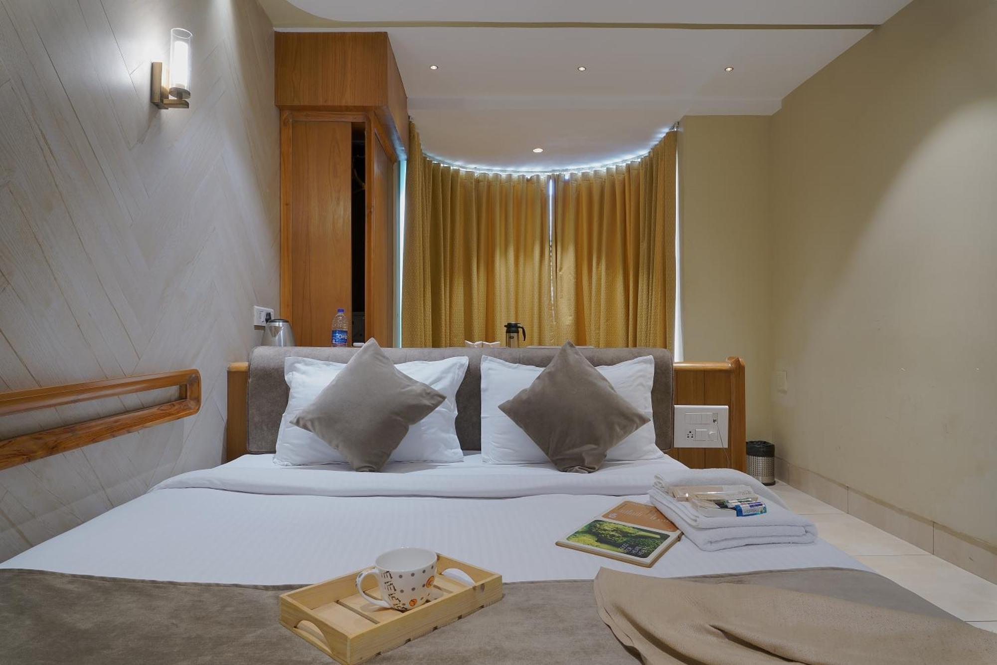 Artilla Inn Ahmedabad Exterior photo