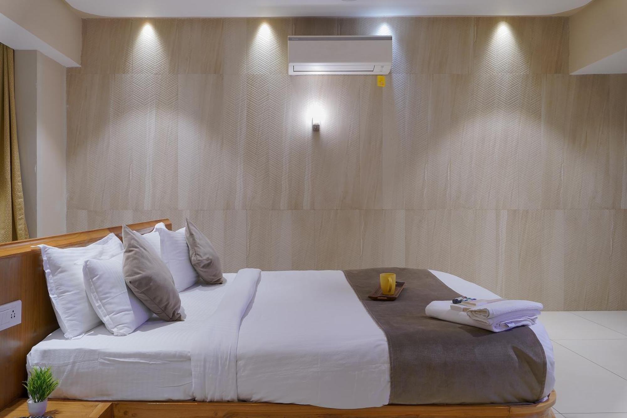 Artilla Inn Ahmedabad Exterior photo