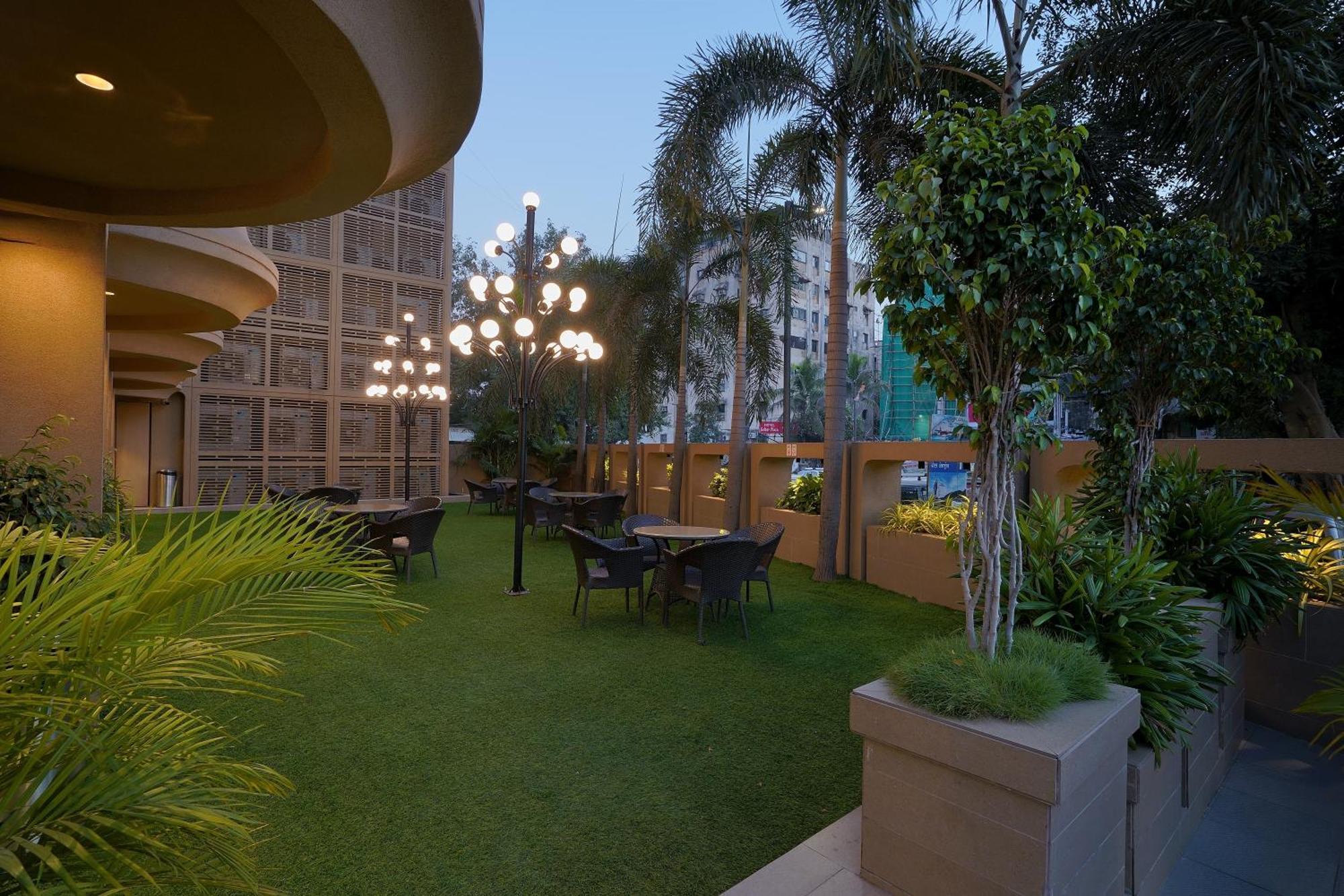 Artilla Inn Ahmedabad Exterior photo