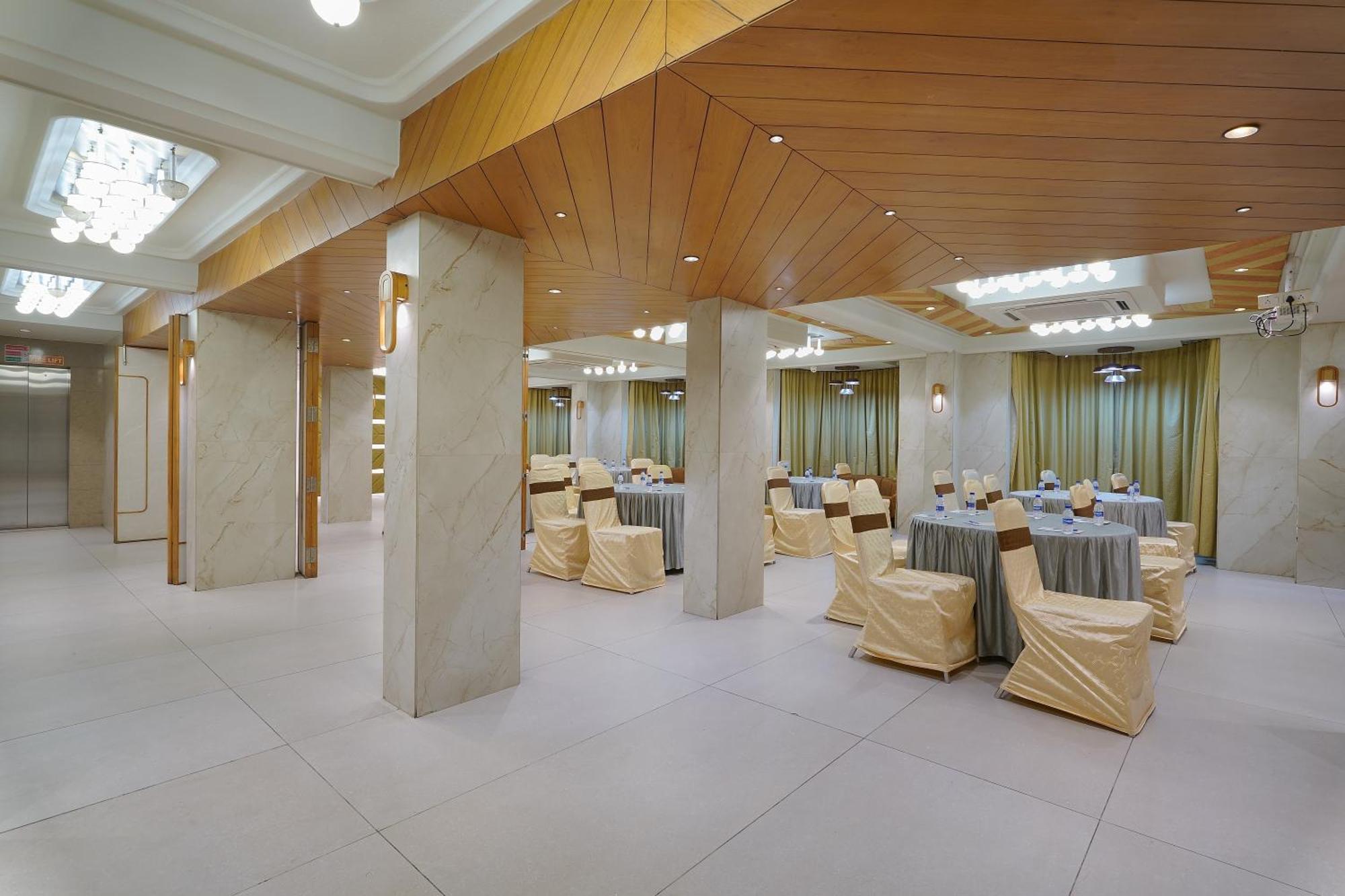 Artilla Inn Ahmedabad Exterior photo